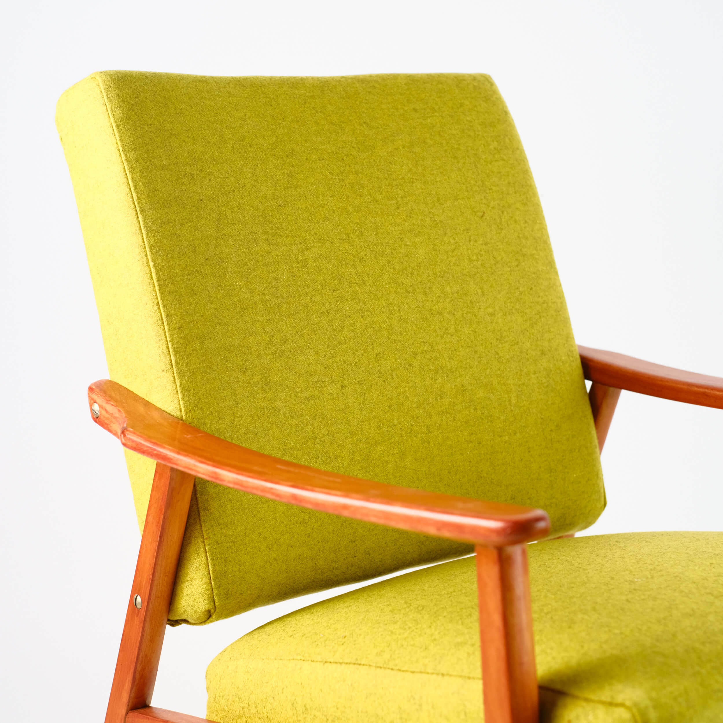 Fauteuil vintage restauré et retapissé - Jaune Vert 3