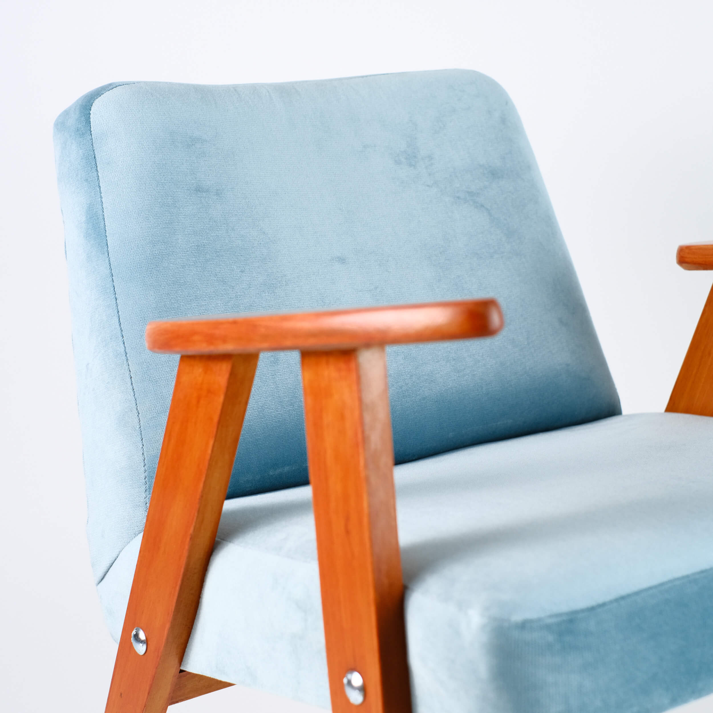 Fauteuil vintage restauré et retapissé - 366 Blue Sky 3