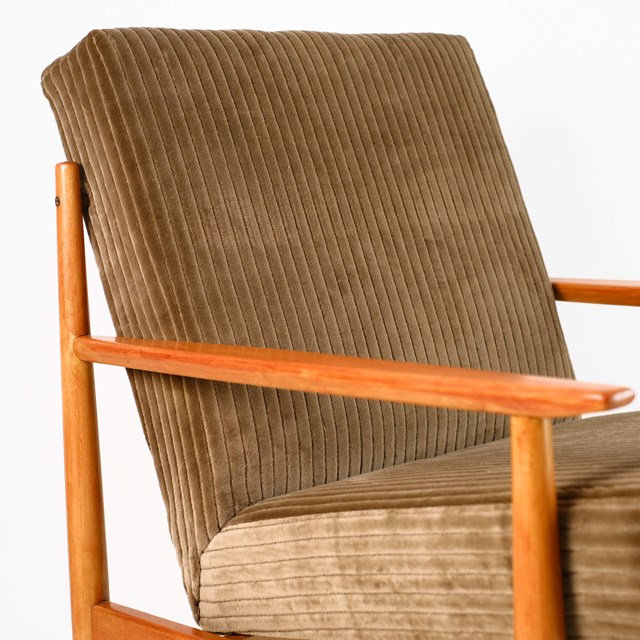 Fauteuil vintage restauré et retapissé - Café Latte 3