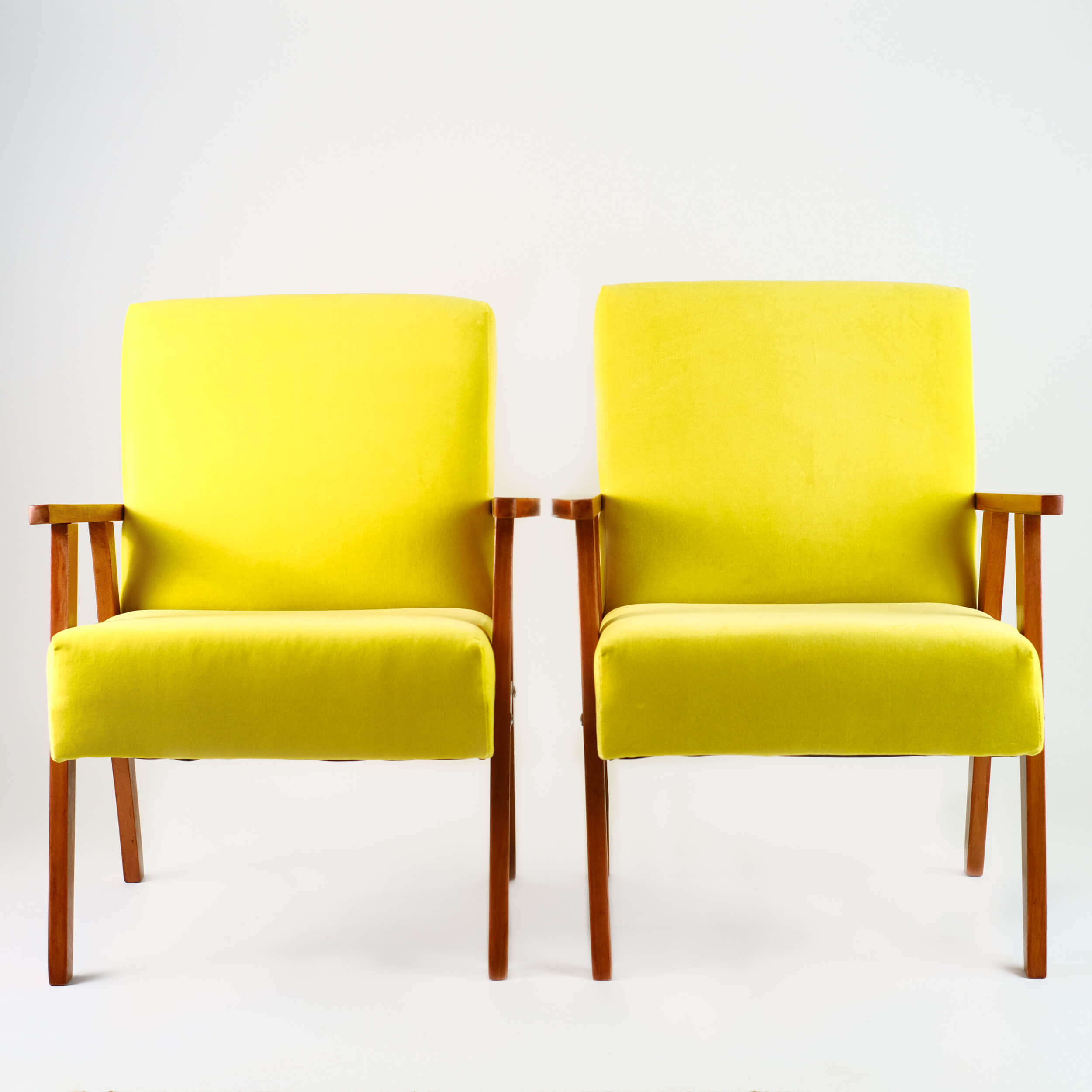 Fauteuil vintage restauré et retapissé - Jaune vif 6