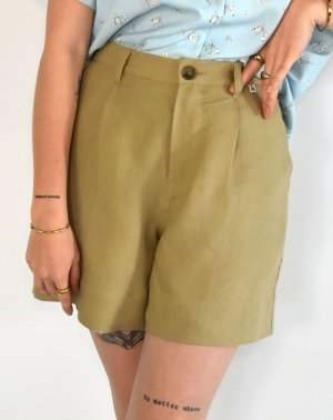 Short femme Zhorty 100% LIN beige made in france de face chic et tendance