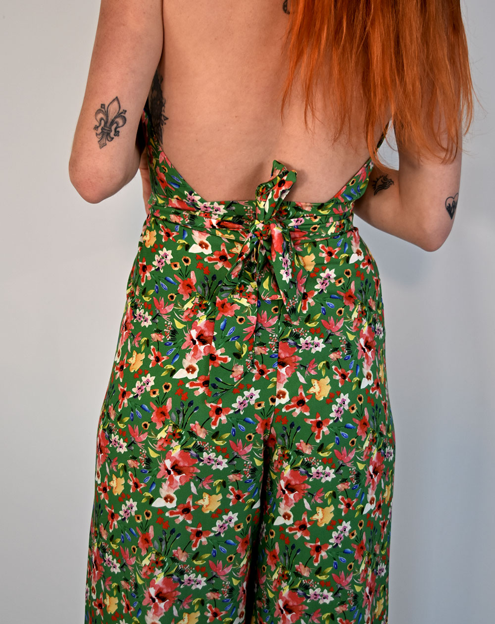 Combinaison portfefeuille ZUDO imprimé vert fleuris en EcoVero Made in France de dos