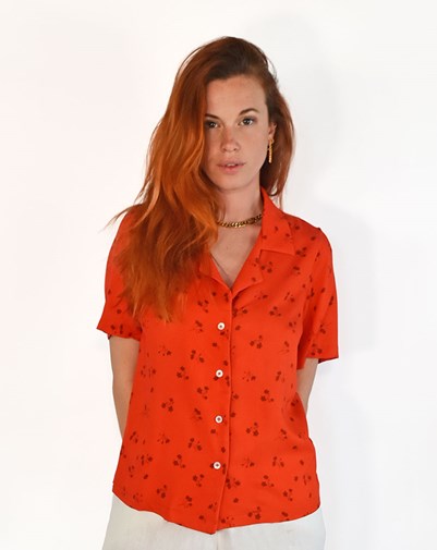 Chemisier à col cubain Zavi 100% Ecovero imprimé ombre de fleurs rouge