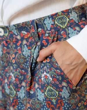 SHORT ZHORTY FLUIDE 100% ECOVERO IMPRIMÉ MARINE détail sur la poche gauche