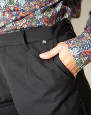 PANTALON ZORN - Laine upcyclée noir taille mi-haute détail du côté gauche