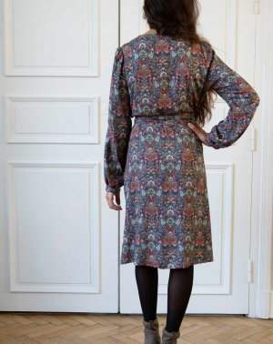 ROBE CACHE-COEUR ZURAS MANCHES 3/4 IMPRIMÉ HIBISCUS - de dos