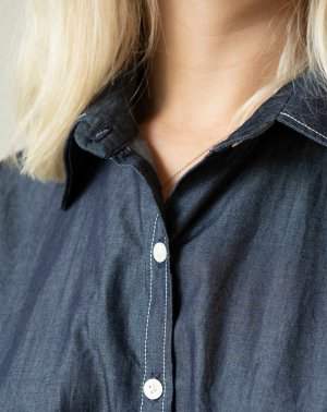 Détail du col de la robe Aatise