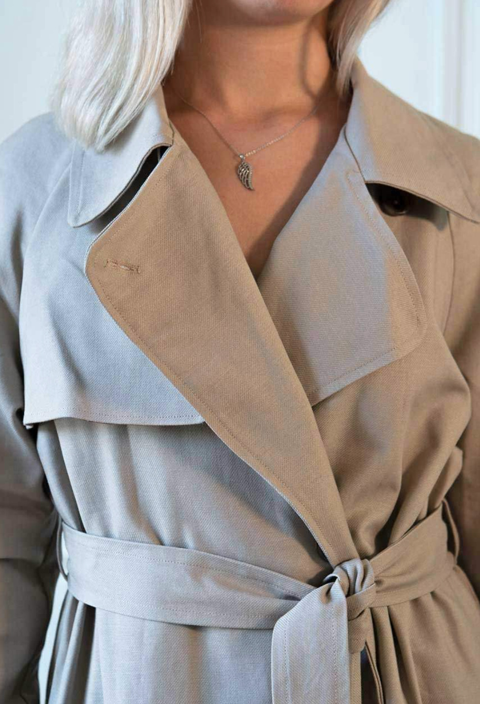 TRENCH ZOLA FEMME - Coton upcyclé beige Made in France détail du col
