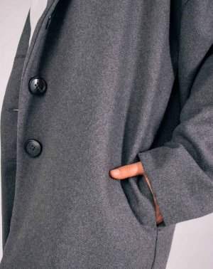 Détail du manteau Zaneta Aatise écoresponsable