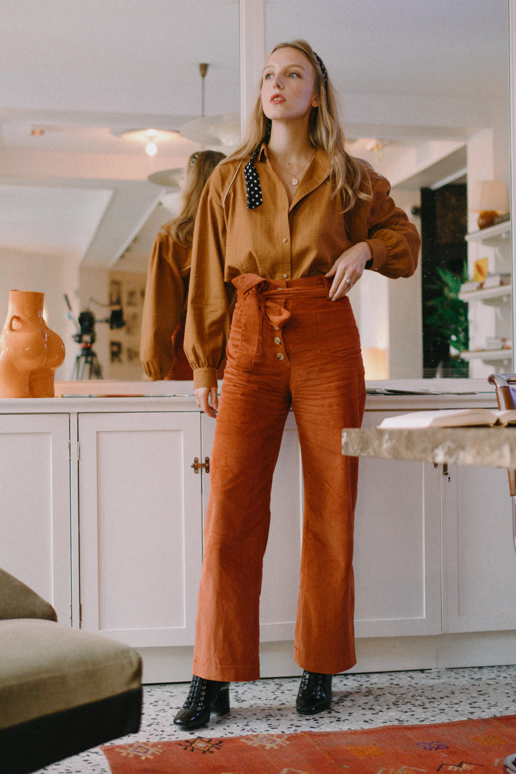 Pantalon taille haute en velours côtelé brandy ceinturé 3