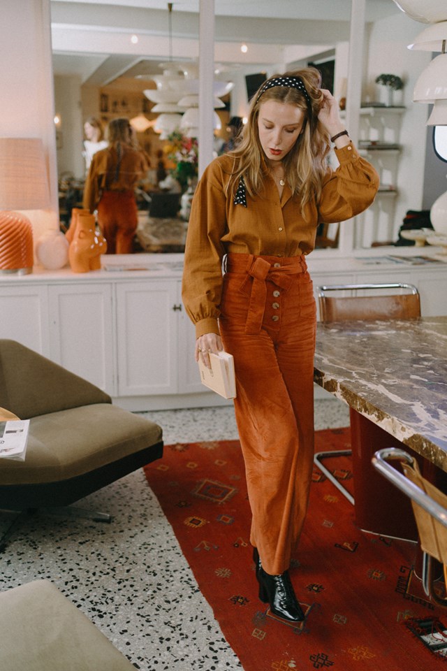 Pantalon taille haute en velours côtelé brandy ceinturé 4