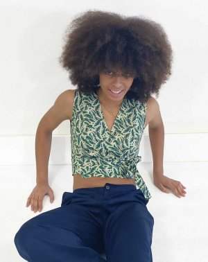 CROP TOP ZALANA - 100% EcoVero imprimé feuilles - sans manches