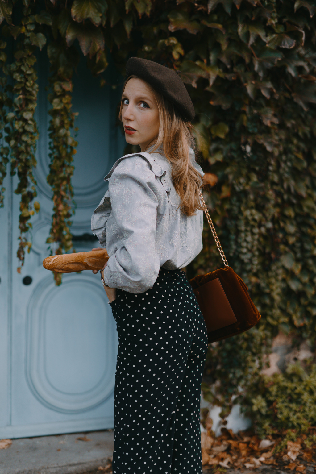 Pantalon taille haute en velours côtelé à pois ceinturé 2