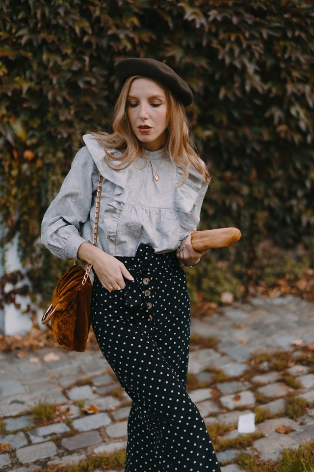 Pantalon taille haute en velours côtelé à pois ceinturé 6