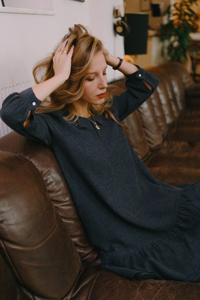 robe trapeze en laine mélangée volant col Claudine manche bouffante