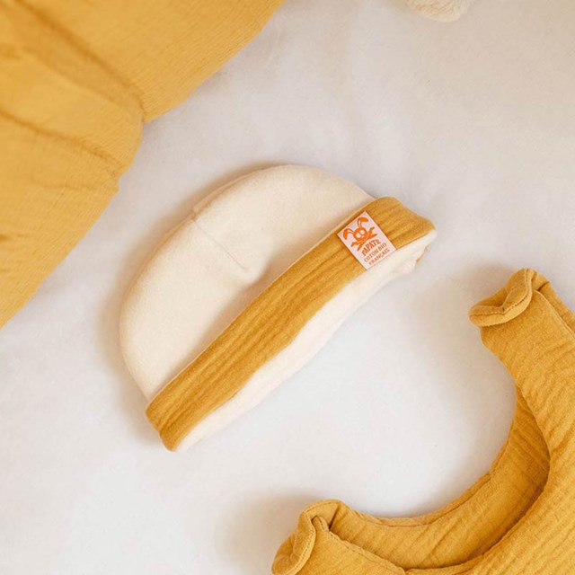 Bonnet de Naissance en Coton Bio Blanc et Honey 3