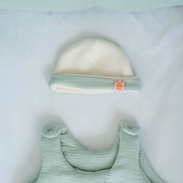 Bonnet de Naissance en Coton Bio Blanc et Vert 4