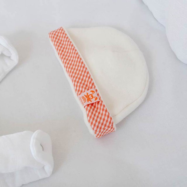 Bonnet de Naissance en Coton Bio Blanc et Vichy 4