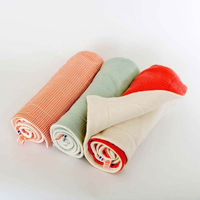 Couverture en Coton Bio Rex Blanc et Fraise 7