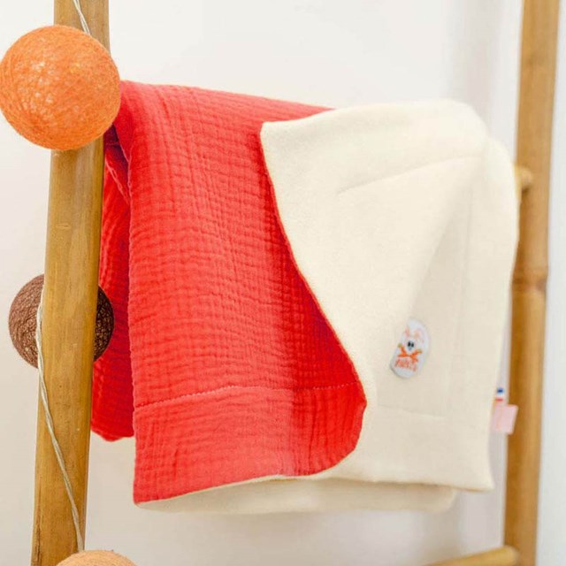 Couverture en Coton Bio Rex Blanc et Fraise 4