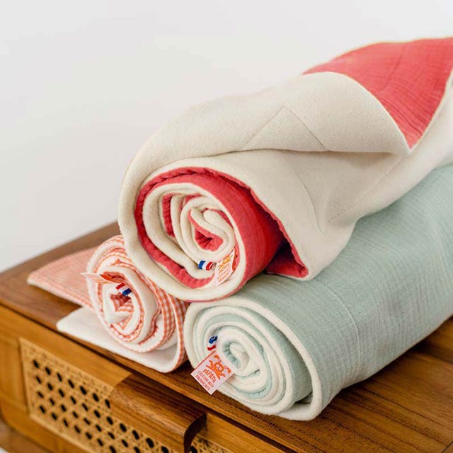Couverture en Coton Bio Rex Blanc et Fraise 6