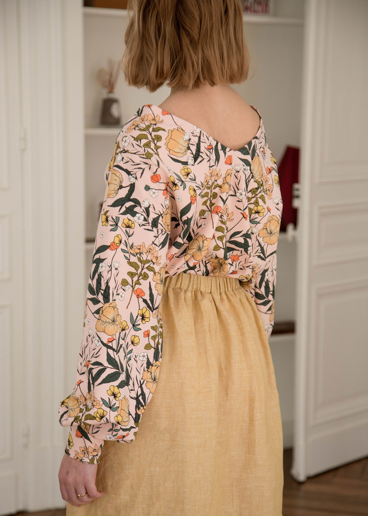 Pull dos nu vegan réversible fabriqué en France en maille rose à motif fleuri - Eros & Agape