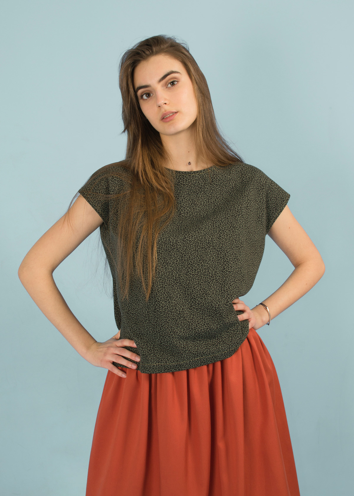 Crop top fabriqué en France en coton à motif imprimé léopard kaki - Aurore - Eros & Agape