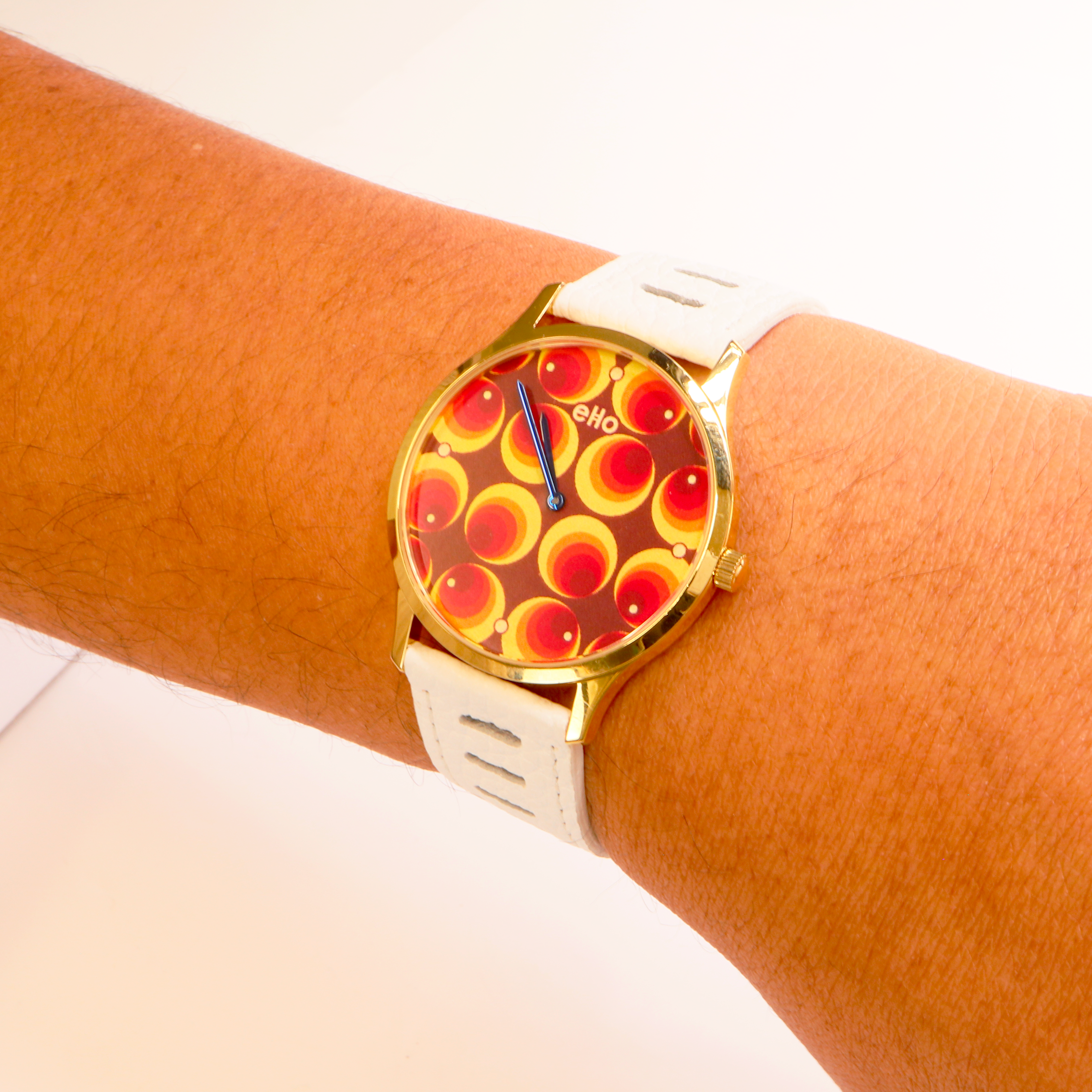 Montre Sixties Blanche Papier Peint Portée