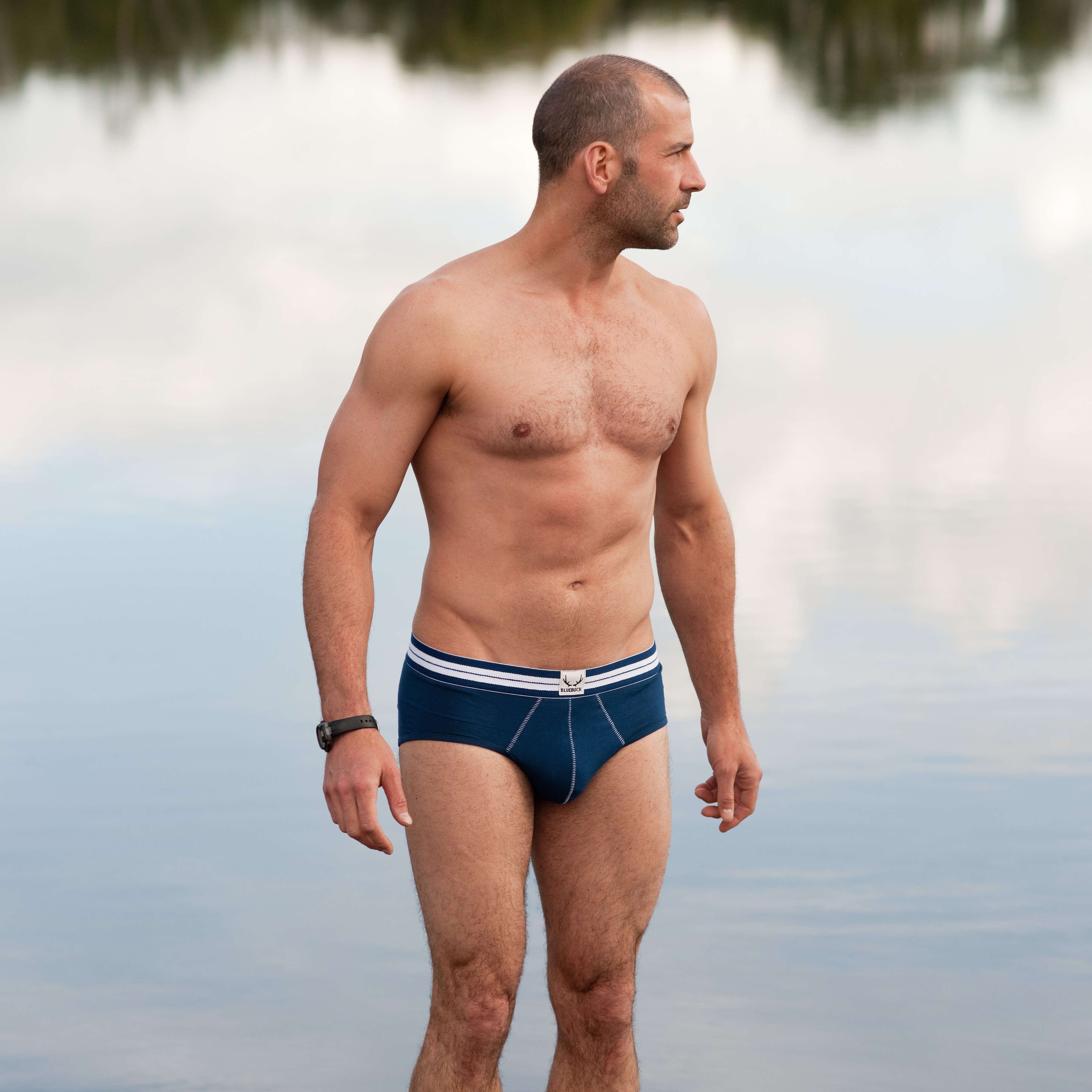 Slip bleu – coutures blanches 3