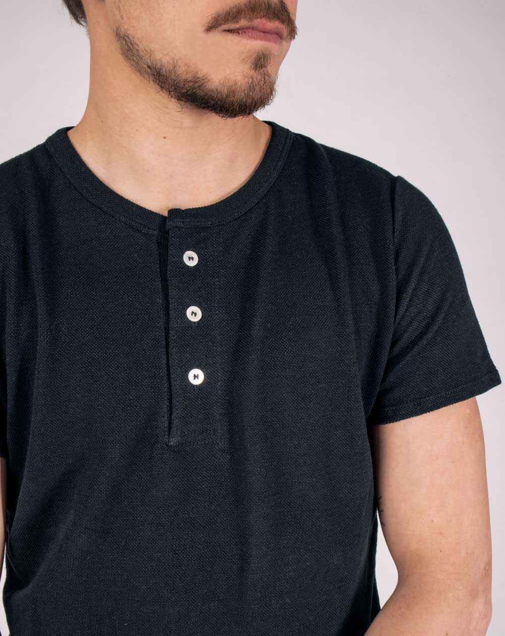 Polo Zorrie 100% lin noir - close up