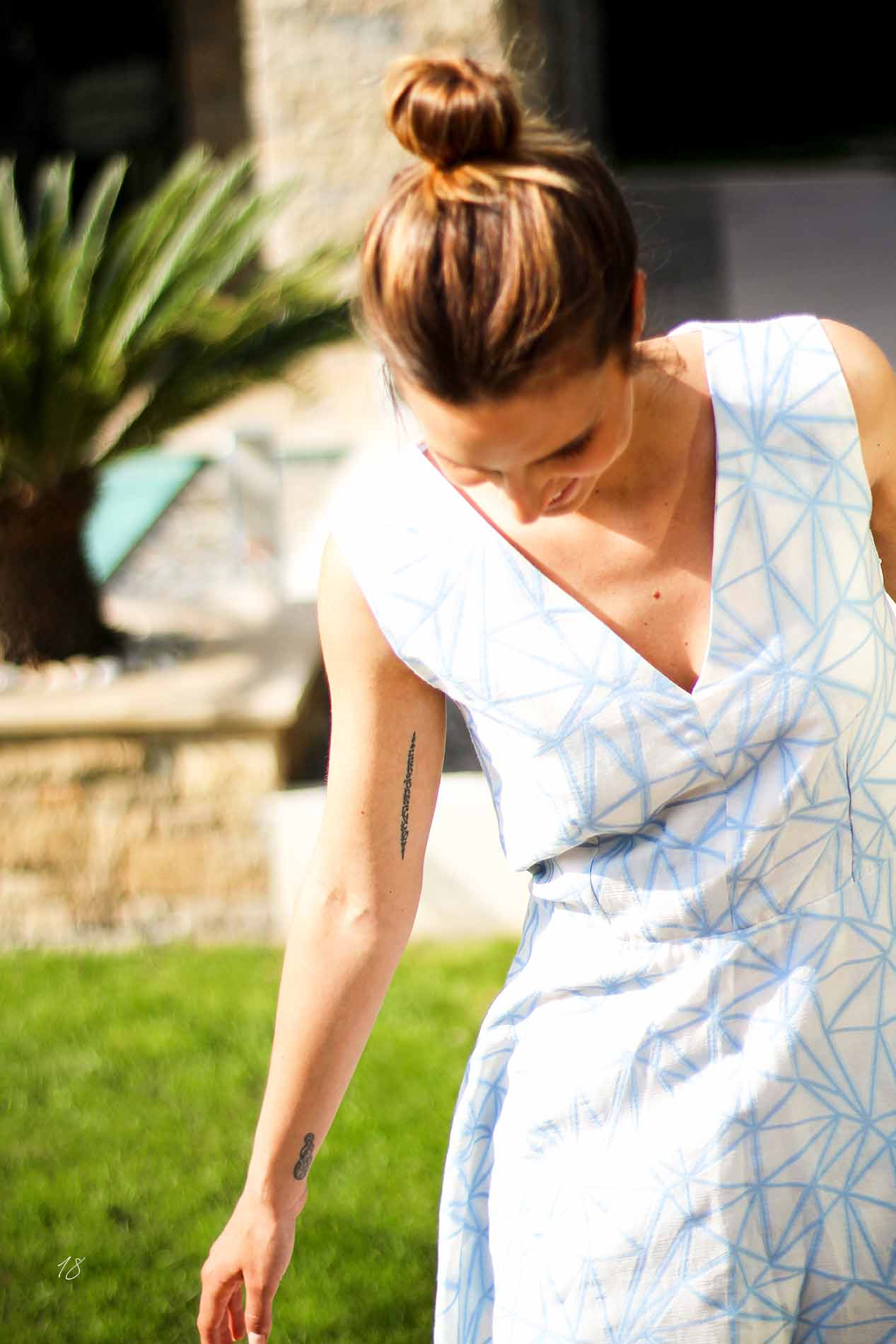 Robe Nina patineuse bleue et blanche en soie et coton 5