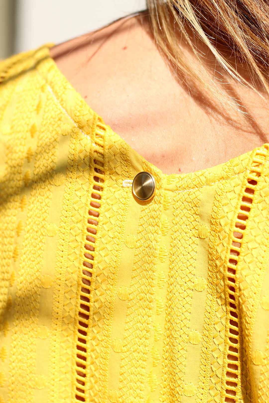 Robe Anais droite moutarde en coton ajouré  3