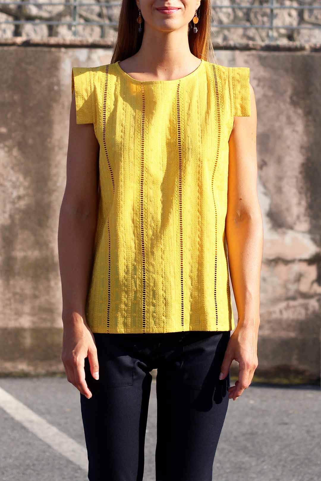 Top Hélène droit en coton moutarde avec détails épaules 3