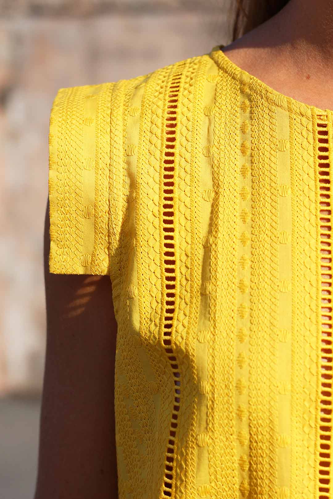 Top Hélène droit en coton moutarde avec détails épaules 5