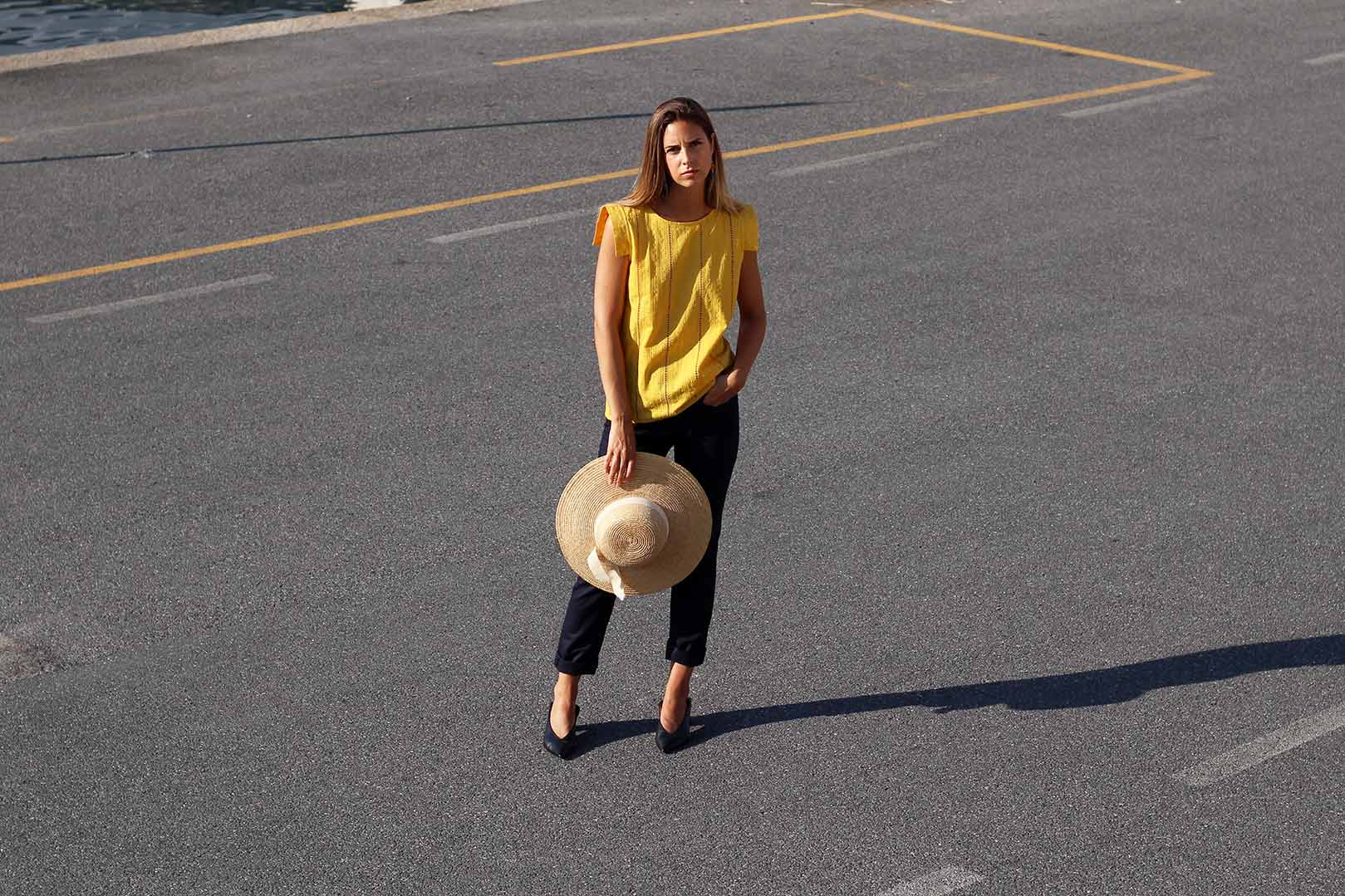 Top Hélène droit en coton moutarde avec détails épaules 6