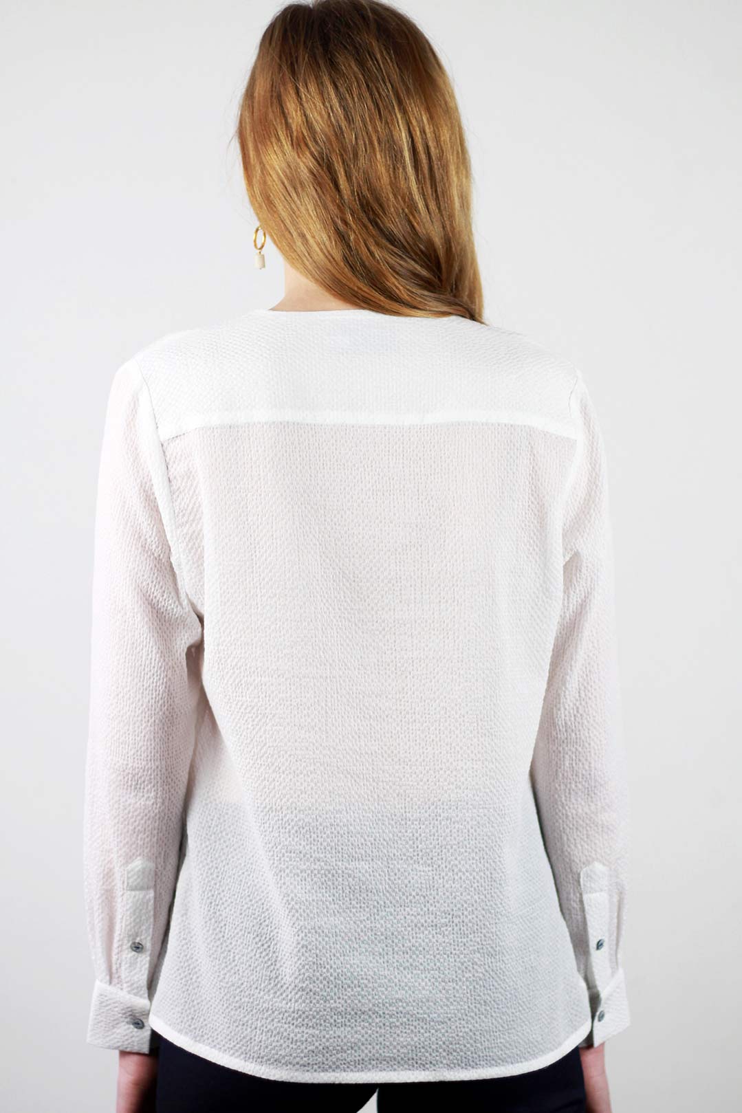 Chemise Stéphanie droite, col V en coton gaufré blanc 3