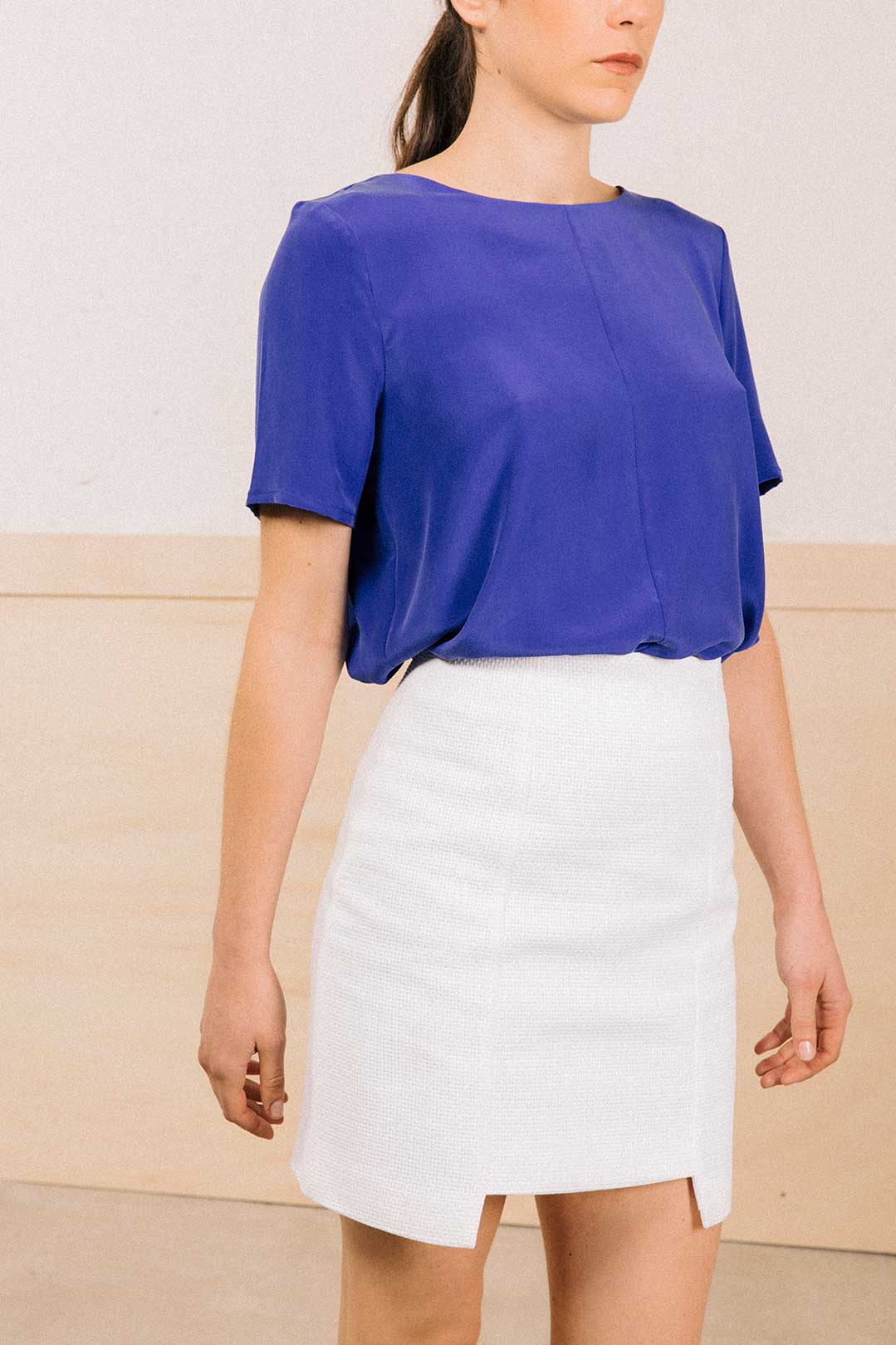 Jupe Emilie blanche droite avec détails de coupe 3