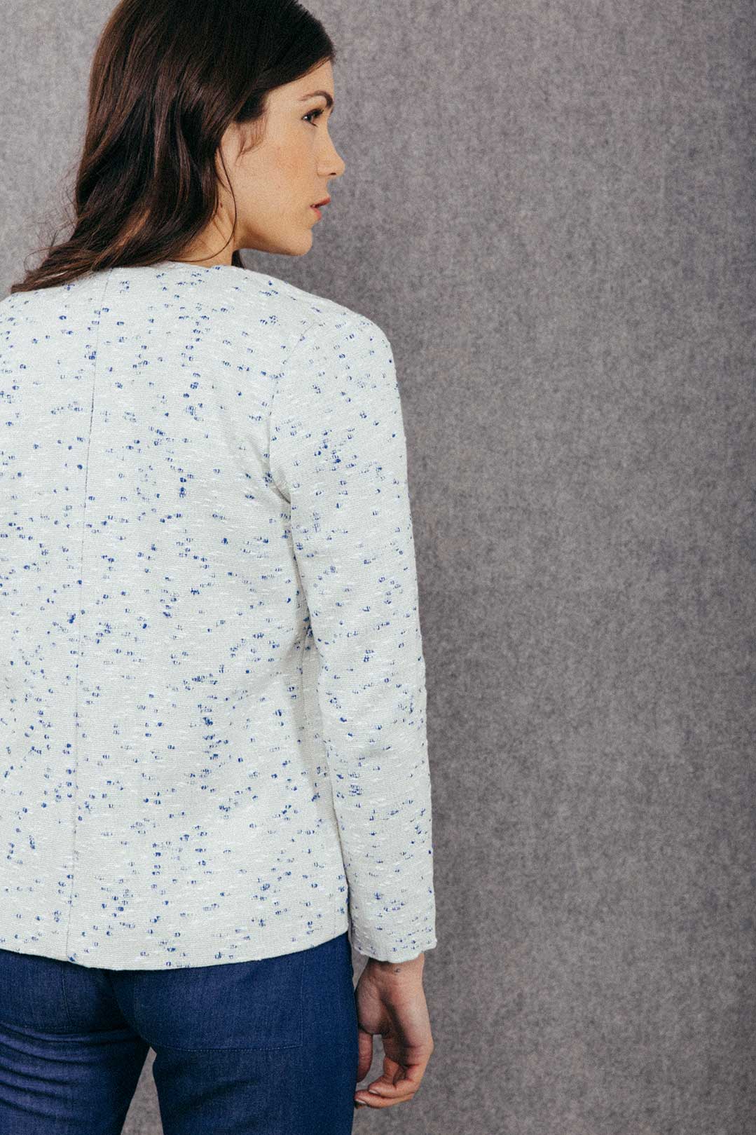 Veste Céline, chic et élégante, coupe droite en coton bleu et blanc 5