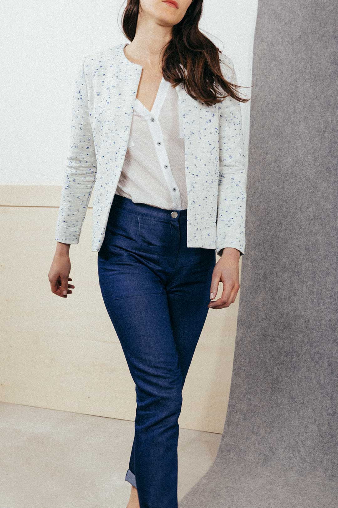 Veste Céline, chic et élégante, coupe droite en coton bleu et blanc 4