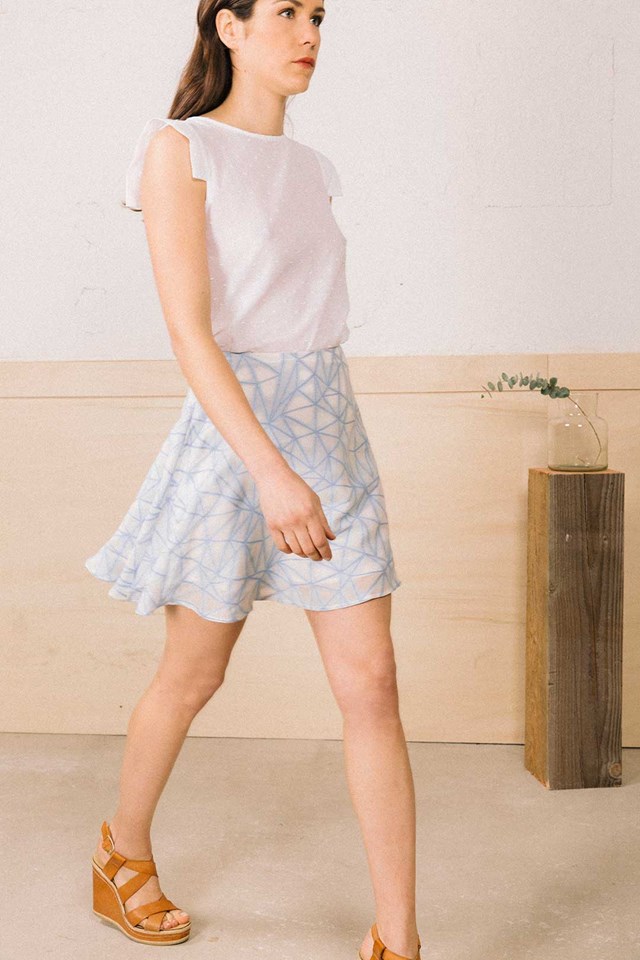 Jupe Fanny patineuse courte bleue et blanche en soie et coton 4