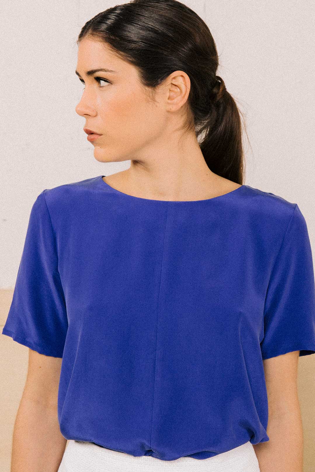 Top droit manches tshirt en soie lavée bleu roi - Aurélia  4