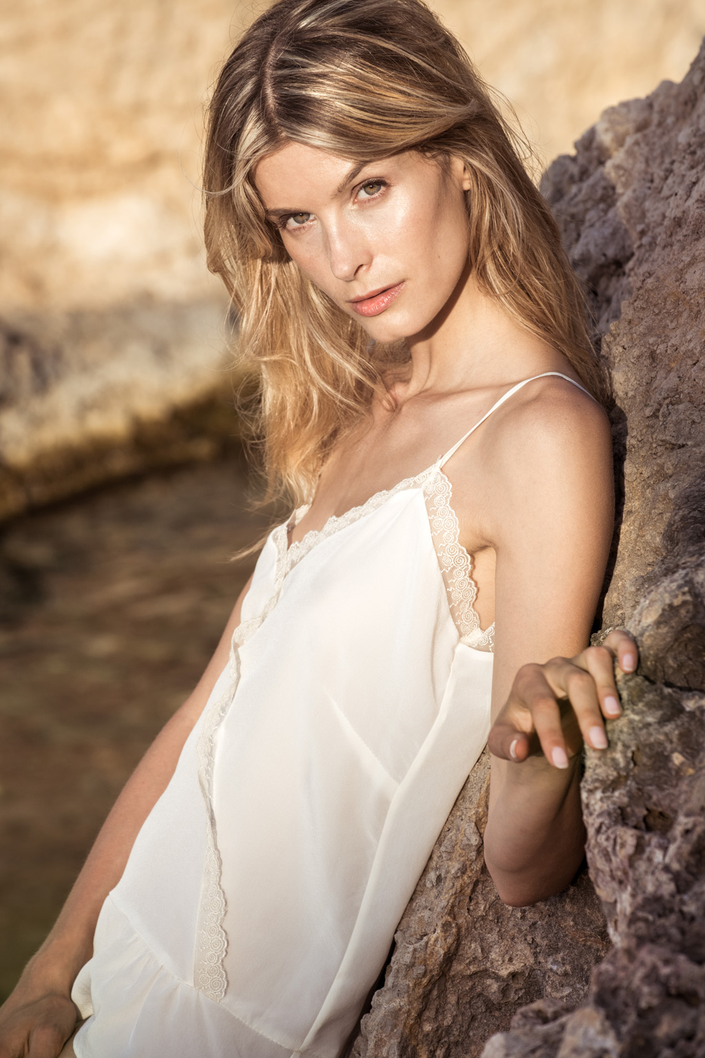 svetlana-k-paris-caraco-soie-upcyclee-dentelle-vintage-made-in-france-beige-cote