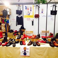 Des chaussures éthiques pour un développement durable. Des chaussures éthiques pour un développement durable.