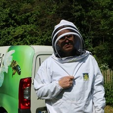 Les Ruches Urbaines - Pollinisation et récolte de miel à Paris Les Ruches Urbaines - Pollinisation et récolte de miel à Paris