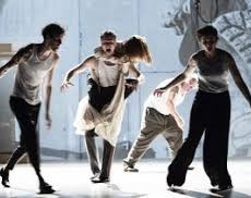 Les Gémeaux, un théâtre inclusif dédié aux créations contemporaines Les Gémeaux, un théâtre inclusif dédié aux créations contemporaines